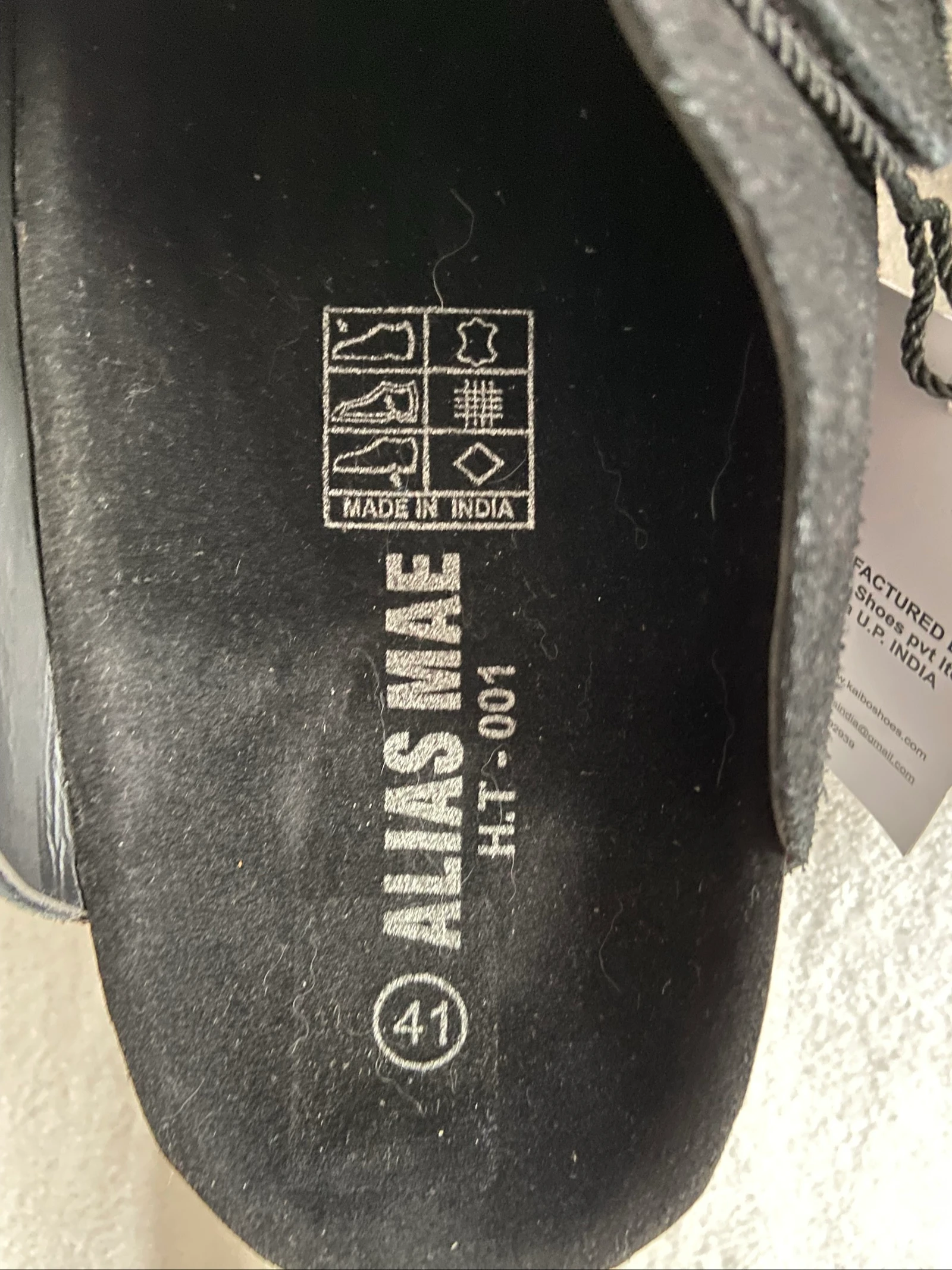 Mule/Sabot em couro preto•unissex•tira com velcro•41•Alias MAE – photo 5